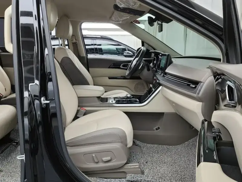 2023 Kia Carnival с пробегом 65 328 км