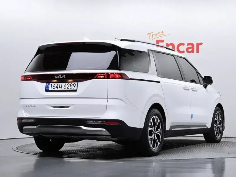 2023 Kia Carnival с пробегом 79 260 км
