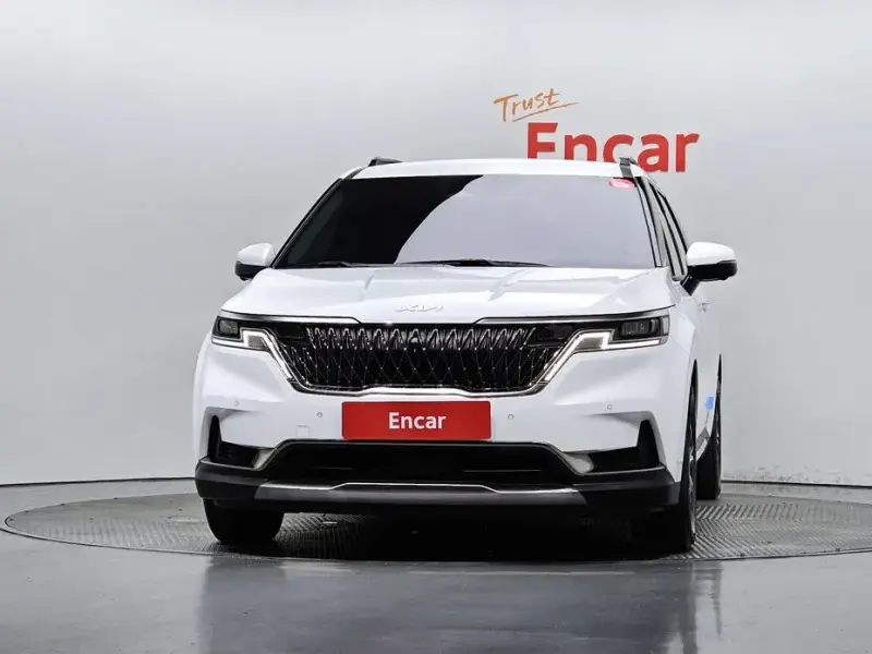 2023 Kia Carnival с пробегом 79 260 км