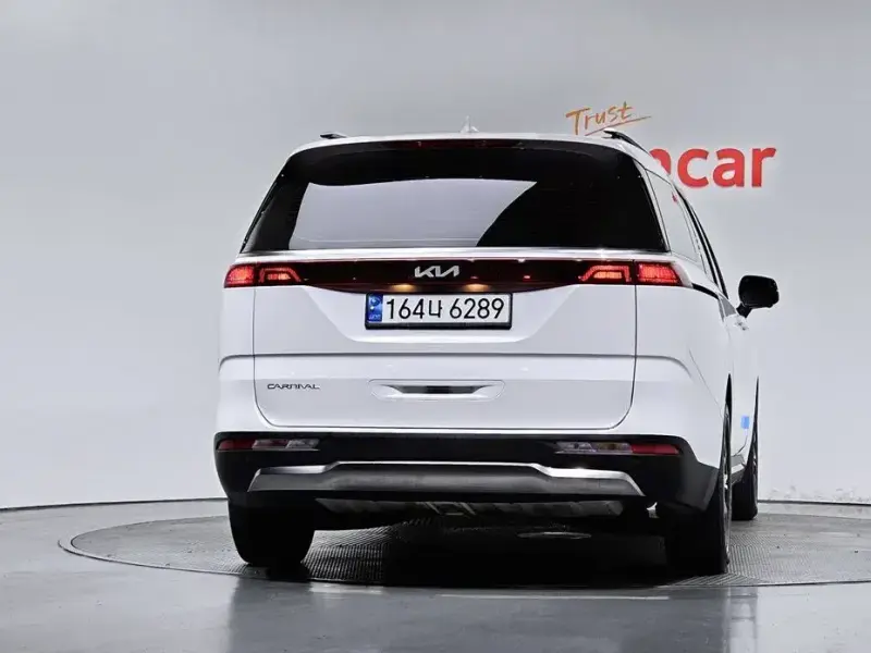 2023 Kia Carnival с пробегом 79 260 км