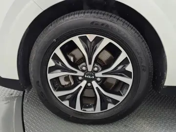 2023 Kia Carnival с пробегом 79 260 км