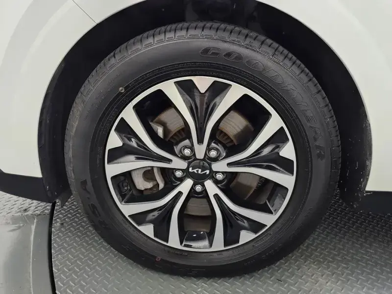 2023 Kia Carnival с пробегом 79 260 км
