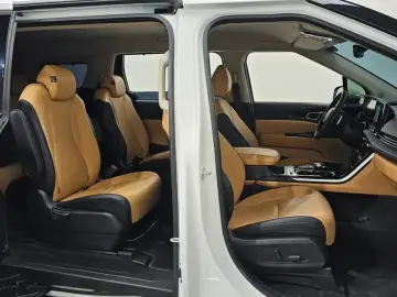 2023 Kia Carnival с пробегом 79 260 км