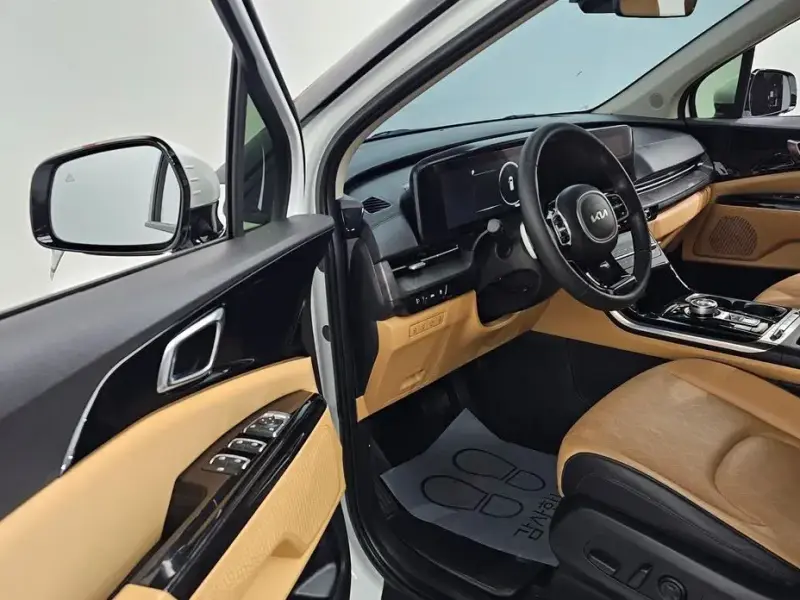 2023 Kia Carnival с пробегом 79 260 км