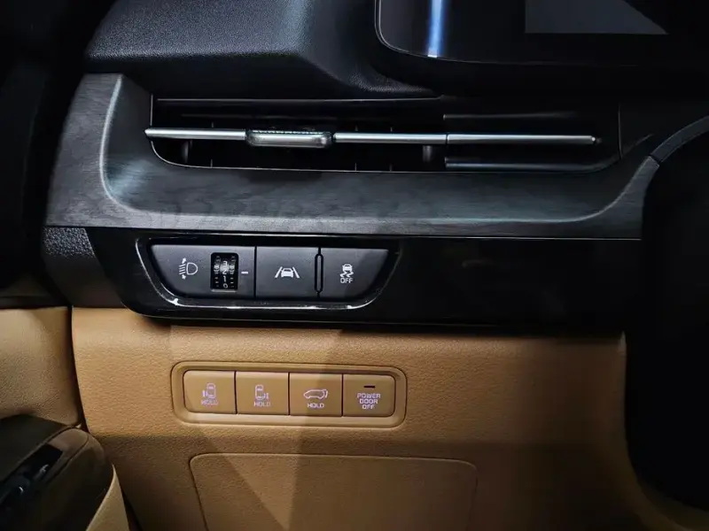 2023 Kia Carnival с пробегом 79 260 км