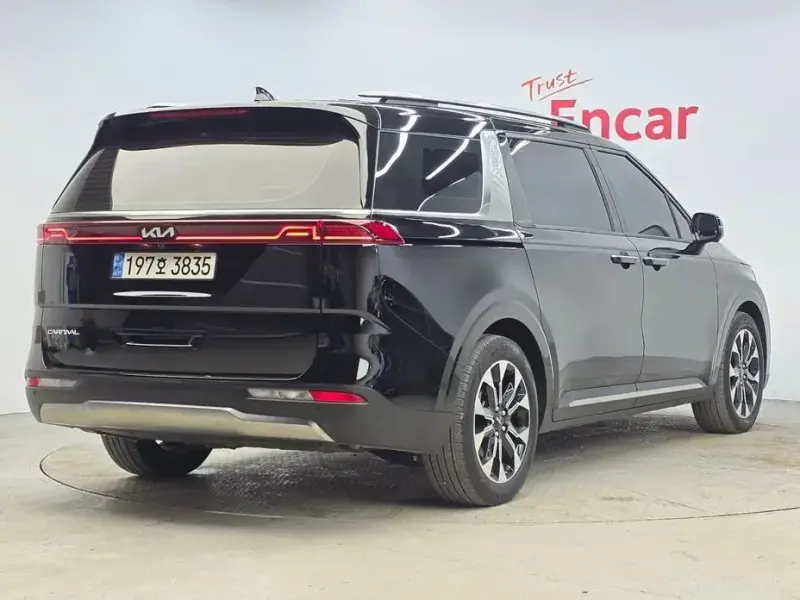 2023 Kia Carnival с пробегом 60 820 км