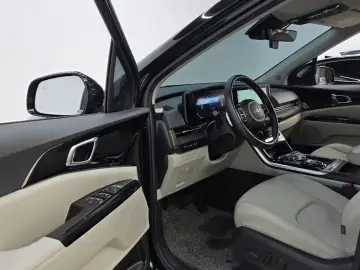 2023 Kia Carnival с пробегом 60 820 км