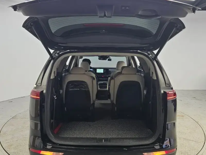 2023 Kia Carnival с пробегом 60 820 км