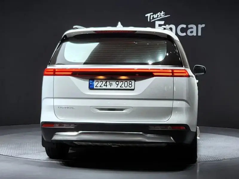 2023 Kia Carnival с пробегом 44 984 км