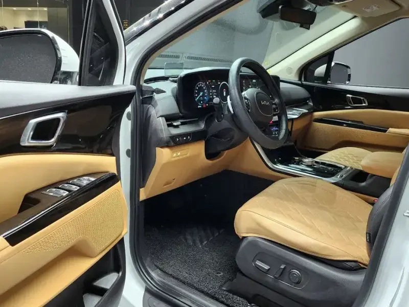 2023 Kia Carnival с пробегом 44 984 км