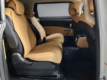 2023 Kia Carnival с пробегом 44 984 км