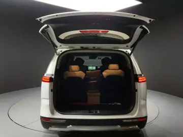 2023 Kia Carnival с пробегом 44 984 км