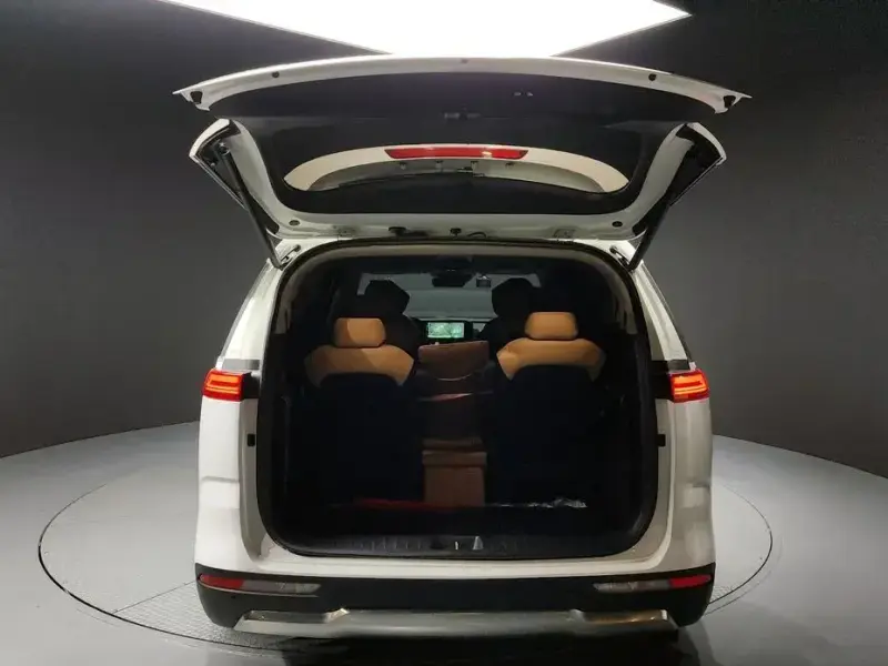 2023 Kia Carnival с пробегом 44 984 км