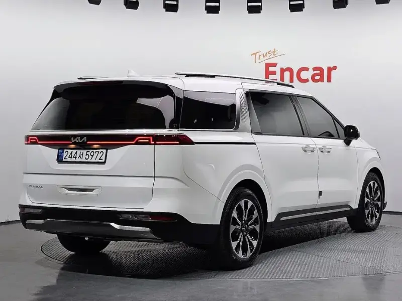 2023 Kia Carnival с пробегом 41 177 км