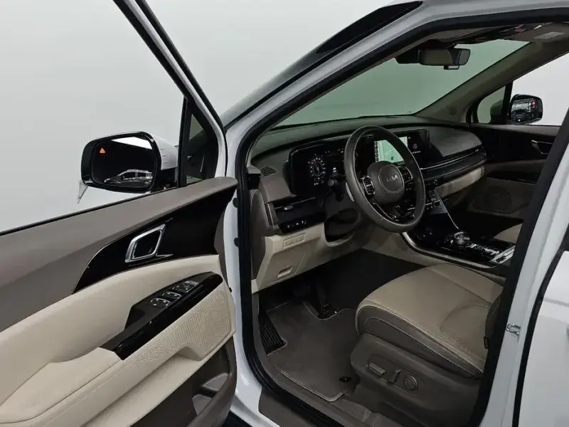 2023 Kia Carnival с пробегом 41 177 км