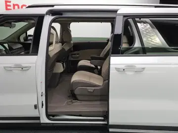 2023 Kia Carnival с пробегом 41 177 км