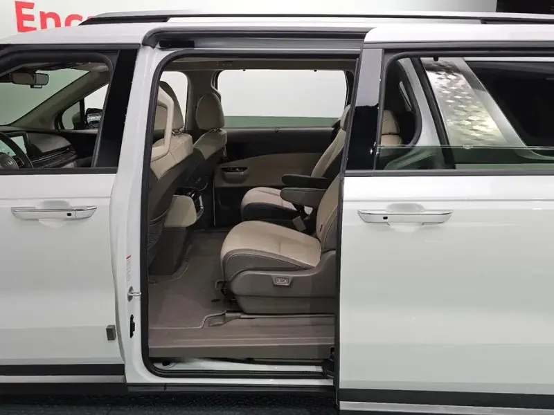 2023 Kia Carnival с пробегом 41 177 км