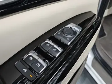 2023 Kia Carnival с пробегом 41 177 км