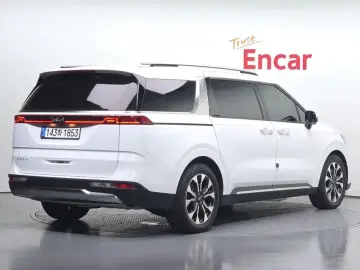 2022 Kia Carnival с пробегом 64 323 км