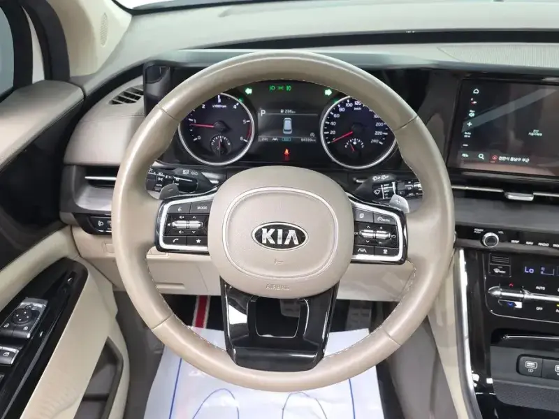2021 Kia Carnival с пробегом 84 339 км