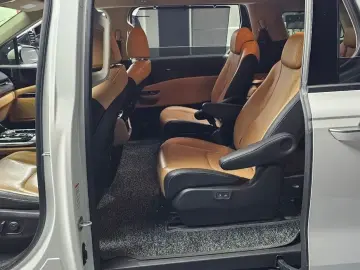 2021 Kia Carnival с пробегом 123 477 км