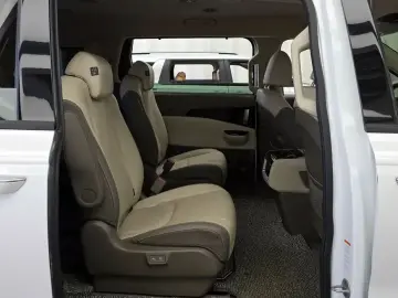 2022 Kia Carnival с пробегом 122 143 км