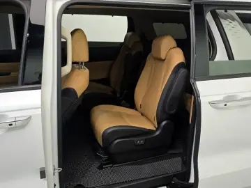 2022 Kia Carnival с пробегом 143 375 км