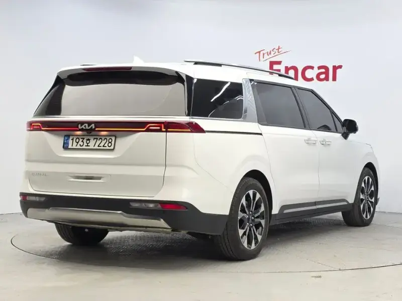 2022 Kia Carnival с пробегом 30 674 км