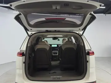 2022 Kia Carnival с пробегом 30 674 км