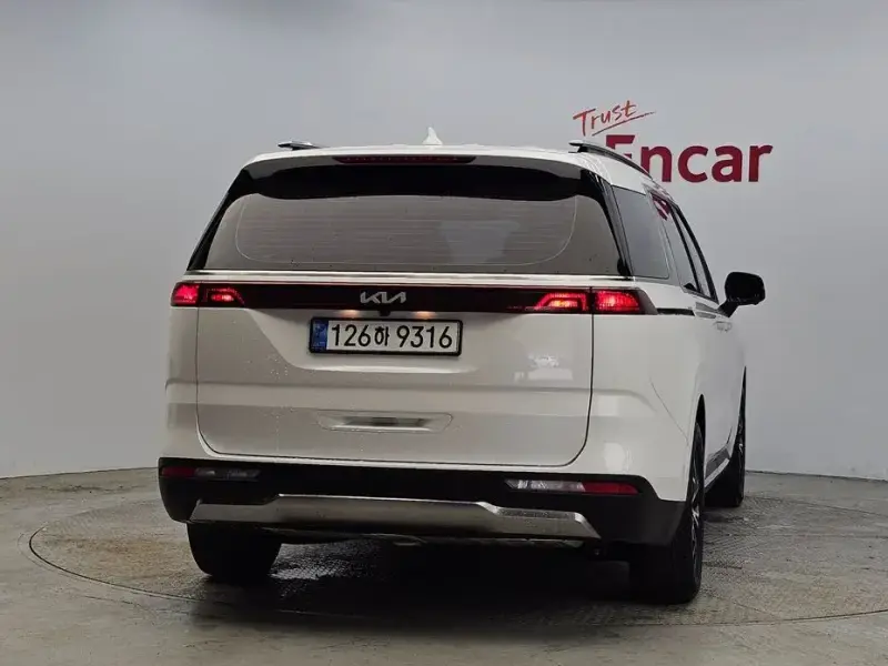 2022 Kia Carnival с пробегом 82 167 км