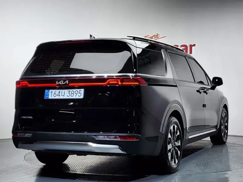 2022 Kia Carnival с пробегом 22 557 км