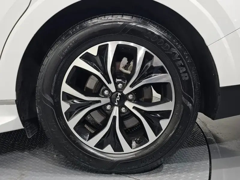 2023 Kia Carnival с пробегом 48 238 км