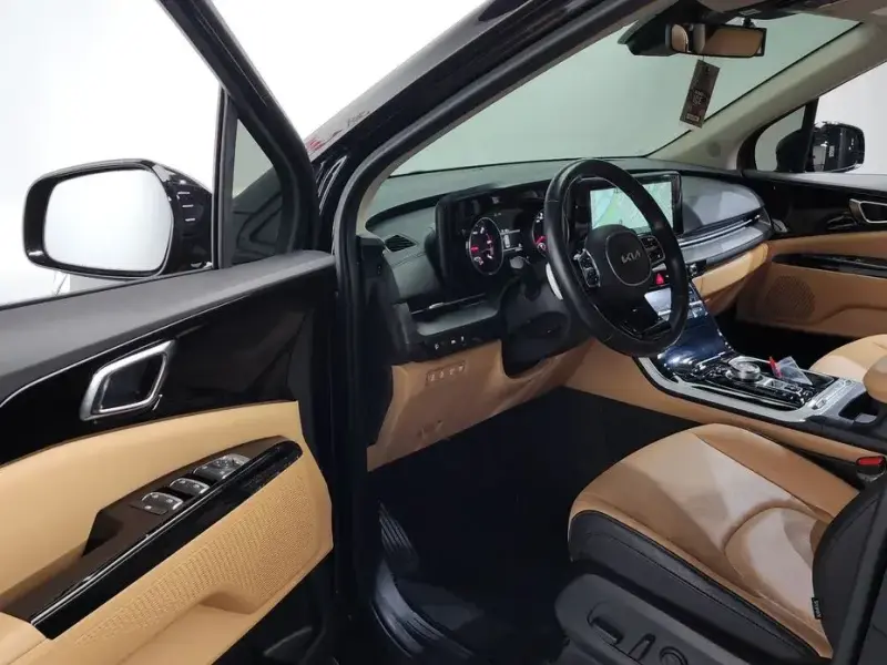 2022 Kia Carnival с пробегом 22 557 км