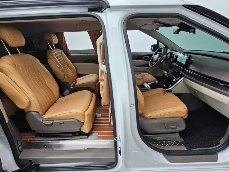 2023 Kia Carnival с пробегом 48 238 км
