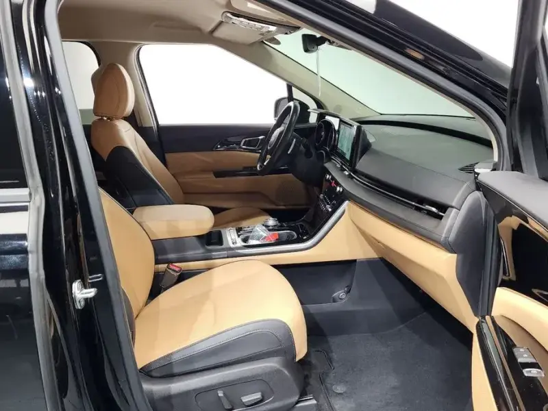 2022 Kia Carnival с пробегом 22 557 км