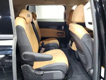 2022 Kia Carnival с пробегом 22 557 км