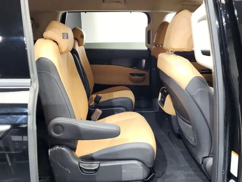 2022 Kia Carnival с пробегом 22 557 км