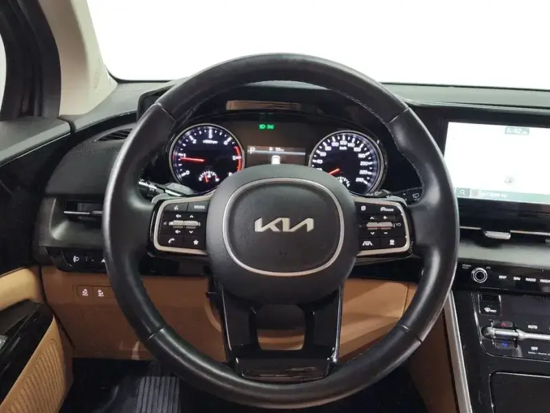 2022 Kia Carnival с пробегом 22 557 км