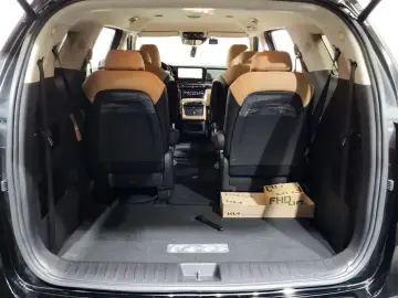 2022 Kia Carnival с пробегом 22 557 км
