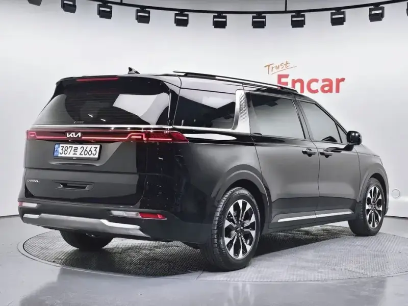 2023 Kia Carnival с пробегом 77 263 км