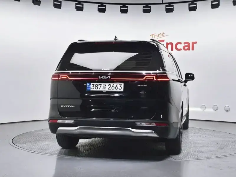 2023 Kia Carnival с пробегом 77 263 км