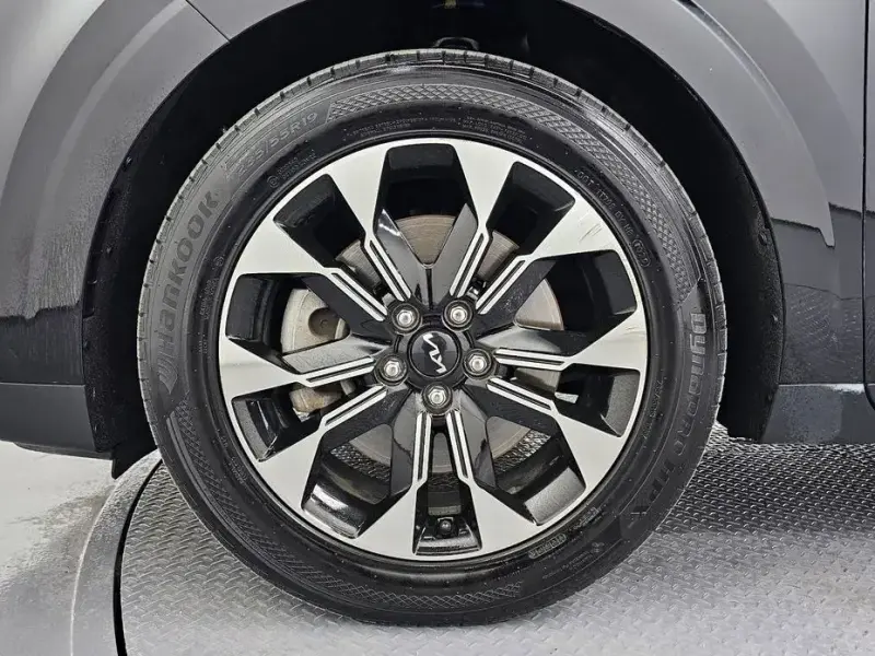 2023 Kia Carnival с пробегом 77 263 км