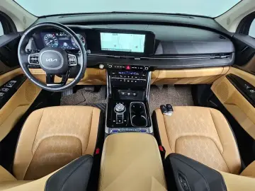 2023 Kia Carnival с пробегом 77 263 км