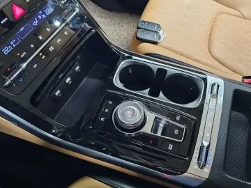 2023 Kia Carnival с пробегом 77 263 км