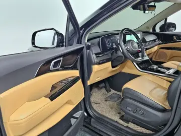 2023 Kia Carnival с пробегом 77 263 км