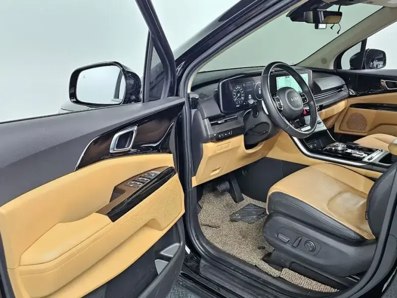 2023 Kia Carnival с пробегом 77 263 км
