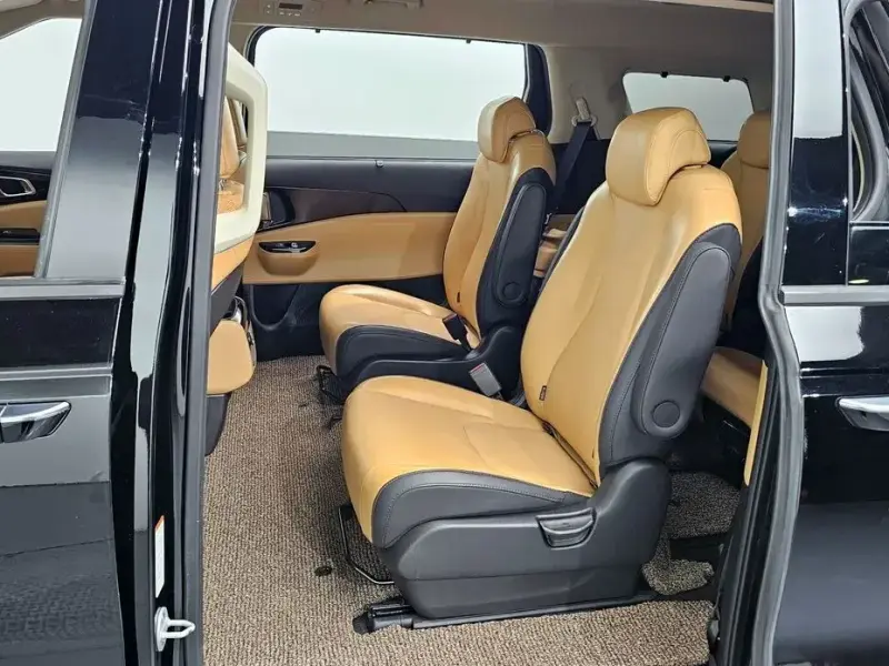 2023 Kia Carnival с пробегом 77 263 км