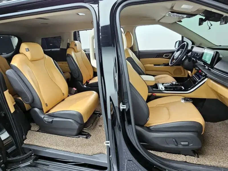 2023 Kia Carnival с пробегом 77 263 км