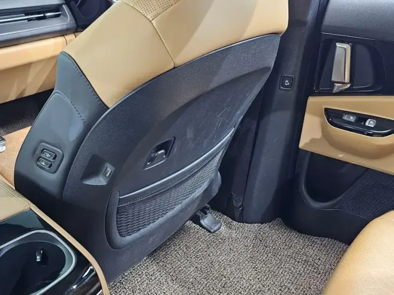 2023 Kia Carnival с пробегом 77 263 км