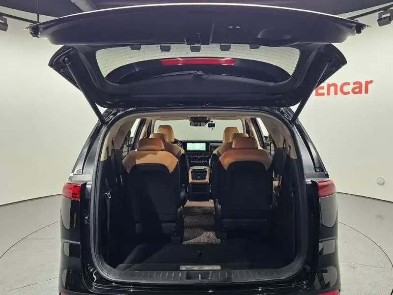 2023 Kia Carnival с пробегом 77 263 км